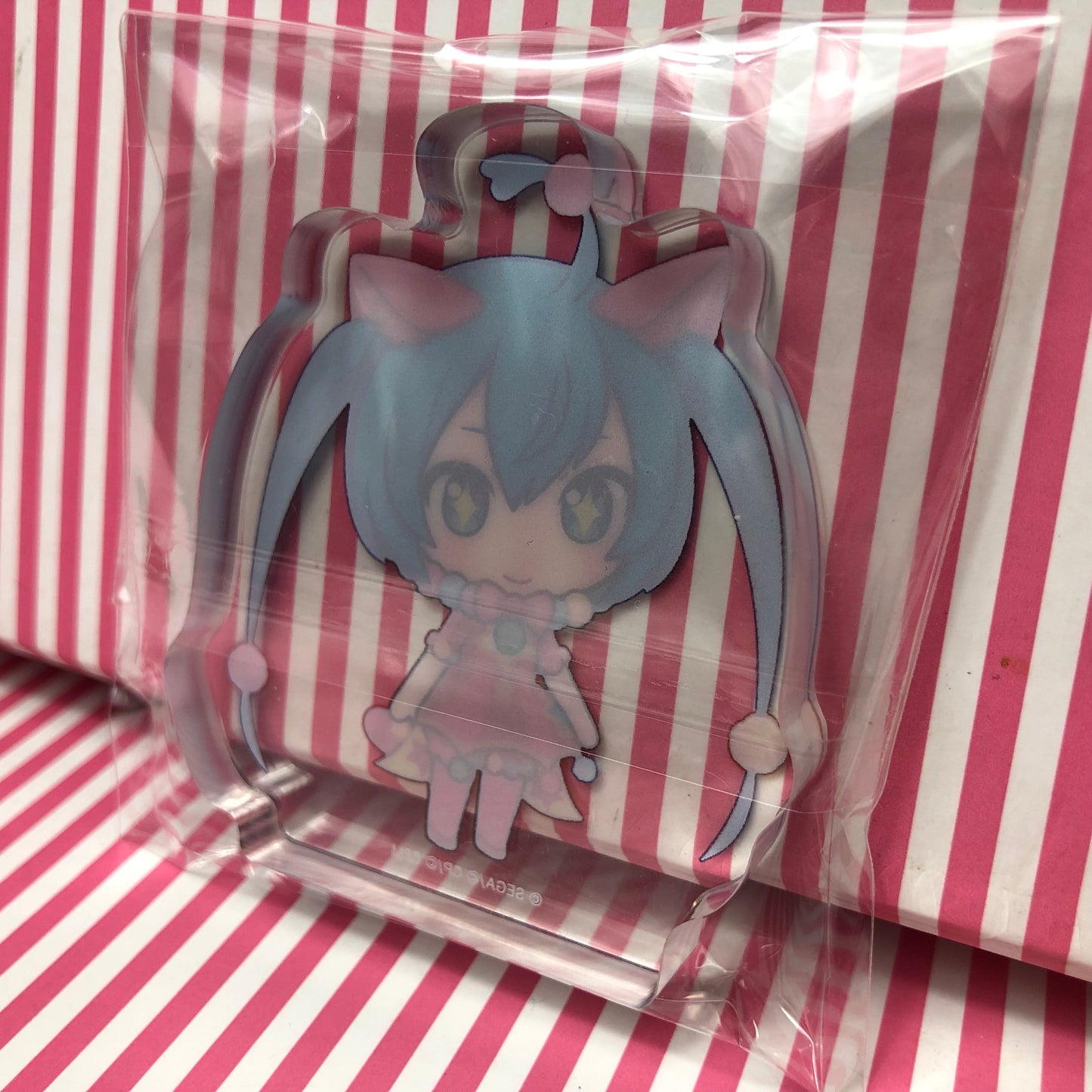 Support acrylique de scène coloré du projet Sekai ! pi. Hatsune - Chibi Wonderlands x Shwotime Hatsune Miku