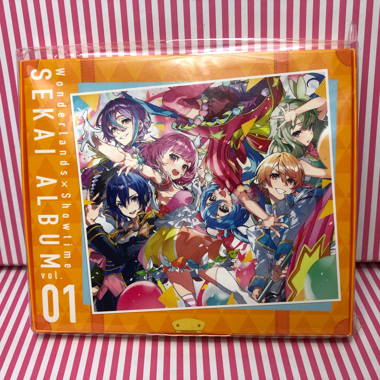 Project Sekai Colorful Stage! ft. Hatsune Miku Wonderlands x Showtime Sekai Album Vol. 1 [First Press Ed.] (CD + Soporte Acrílico + Pegatina)