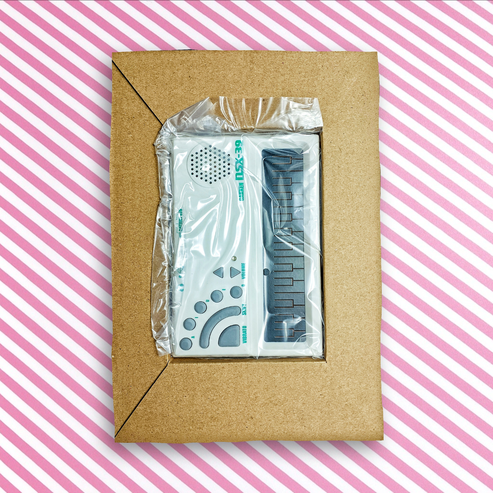 Gakken NSX-39 Vocaloid Pocket Miku Synthesizer - Hatsune Miku Gakken NSX-39 Vocaloid Pocket Miku Synthesizer - Hatsune Miku